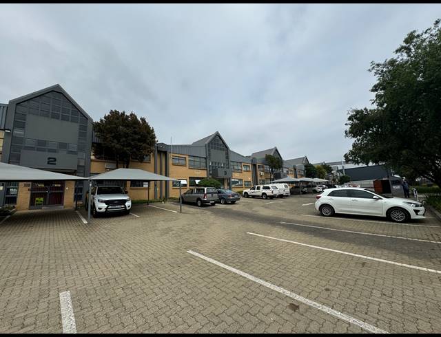 1,087M² WAREHOUSE TO LET IN JET PARK